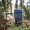 esbit-spirituskochset-aluminium-985ml-cs985ha-beim-kochen-im-wald-lynxgear